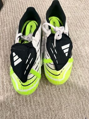 Adidas Predator League cleats new kids 4.5